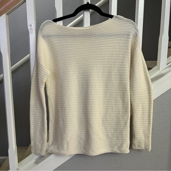 Vince Tops - VINCE 100% Cashmere Boat Neck Ribbed Long Sleeved Shirt Size: XS